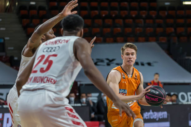 曼联效力多 曼联效力多